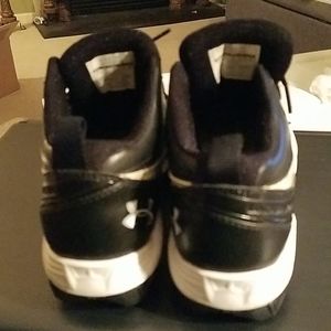 NWOT Boys Under Armour "HAMMER" cleat